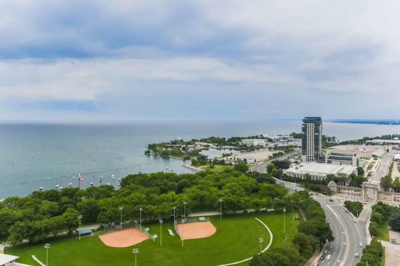 30 Off Lake View Property Heart Of Downtown Toronto Exterior foto